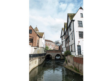 Clattern Bridge, with the Guildhall behind